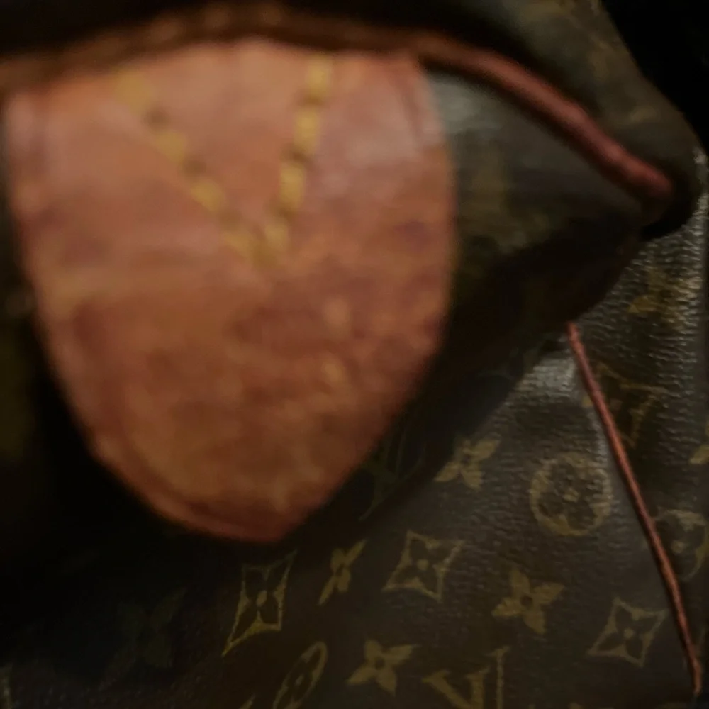 Authentic Louis Vuitton Speedy 40( retired ) my favorite❤️